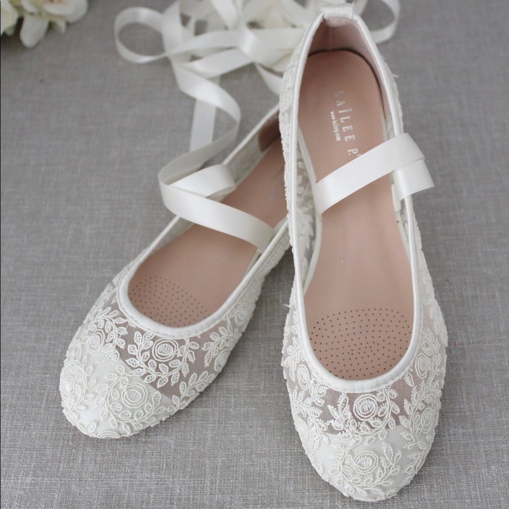 Elegant White Lace Flats